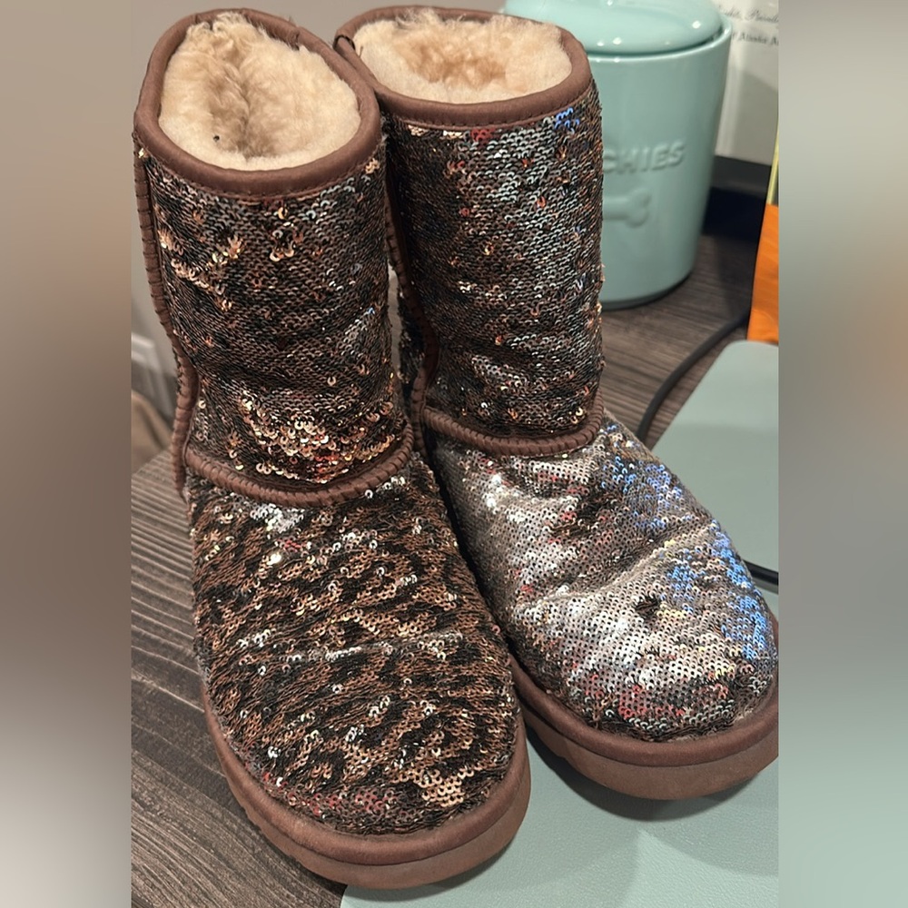UGG Short Classic Sequin Boot